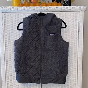 EUC Women’s Gray Hooded Patagonia Reversible Teddy Vest - Medium